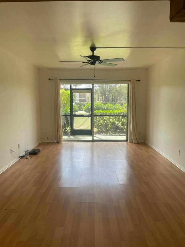 Foto del edificio - 460 NW 20th St