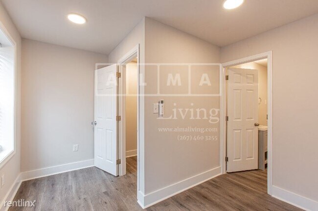 Foto del edificio - 2 br, 1 bath Townhome - 58 E Collom St