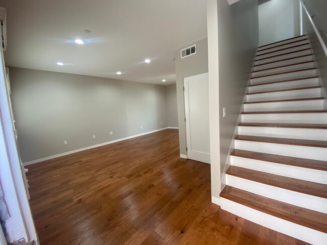 Building Photo - 2149 Carlmont Dr