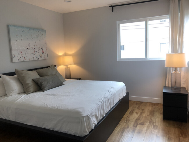 Master Bedroom - 505 N Hayworth Ave