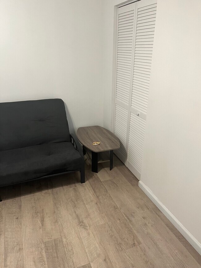 Foto del edificio - 330 NW 67th St