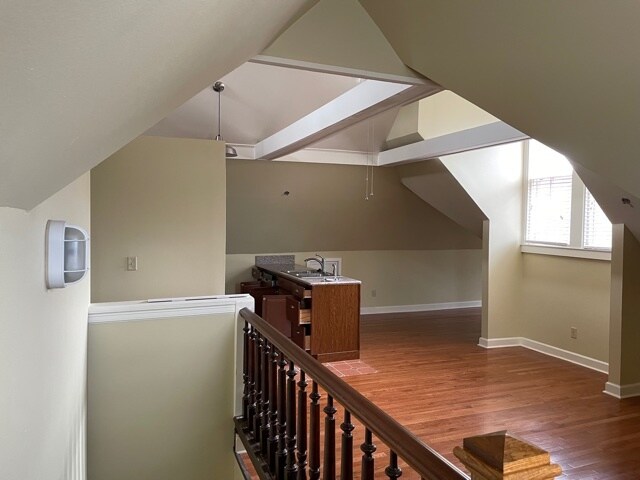 Vaulted ceilings - 1410 S Gaines St