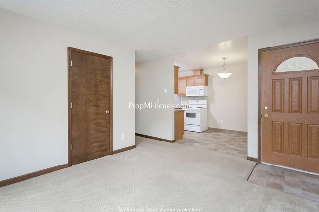 Building Photo - 5920 S Hood Ave