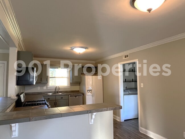 Building Photo - 8539 Chesterfield Dr