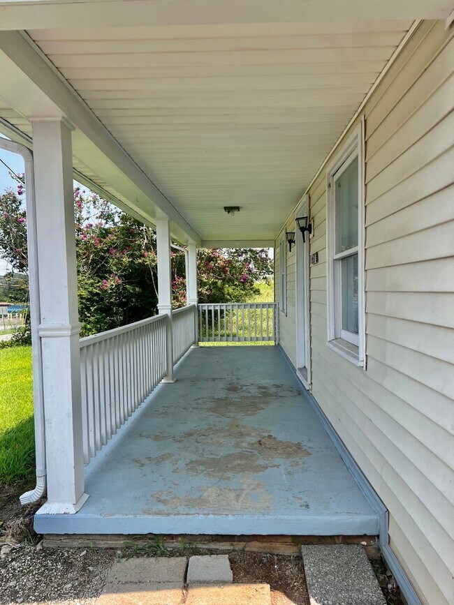 Foto del edificio - AVAILABLE AUGUST 14! 3 Bedroom Home Near Downtown Clarksville