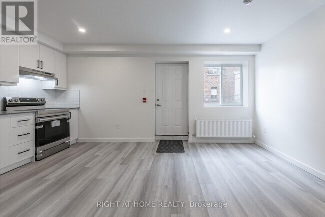 Photo du bâtiment - 1738 Wilson Ave