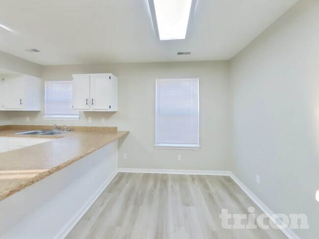Building Photo - 1411 Blue Brook Way
