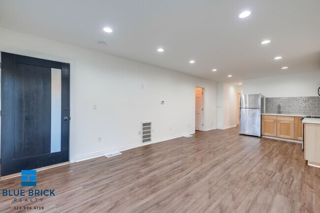 Foto del edificio - 1223 N Bronson Ave