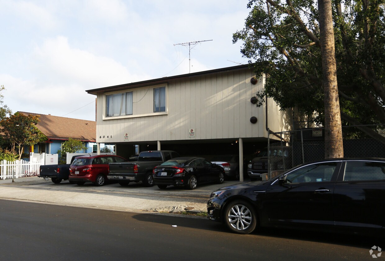Building - 6041 Carlton Way