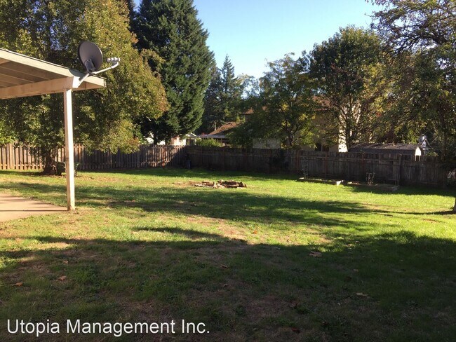 Foto del edificio - 3 br, 1 bath House - 1650 NW 1st St