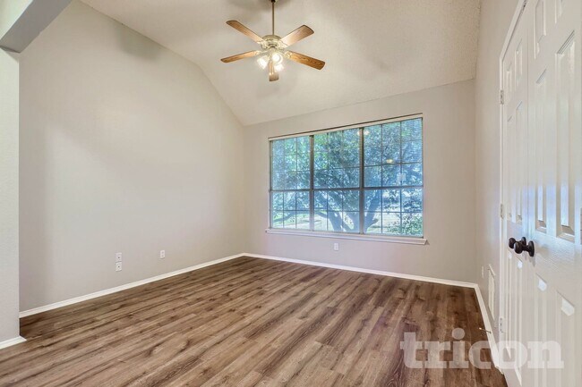 Building Photo - 4649 Devonshire Dr