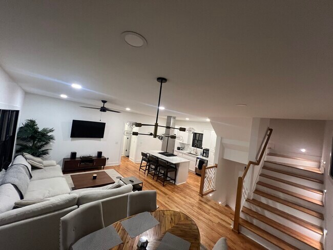 Open Floor plan - 1258 1st Ave S