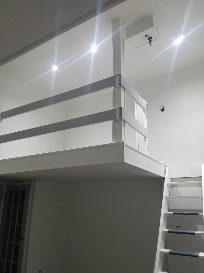 LOFT make privite bedroom or walk in closet?office - 1868 Stanhope St