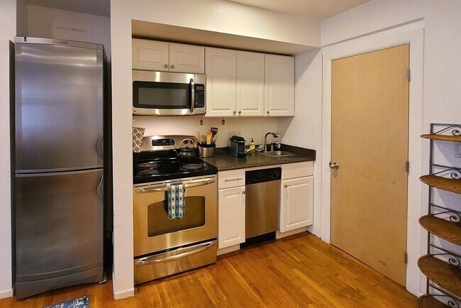 Building Photo - 103 Marlborough St