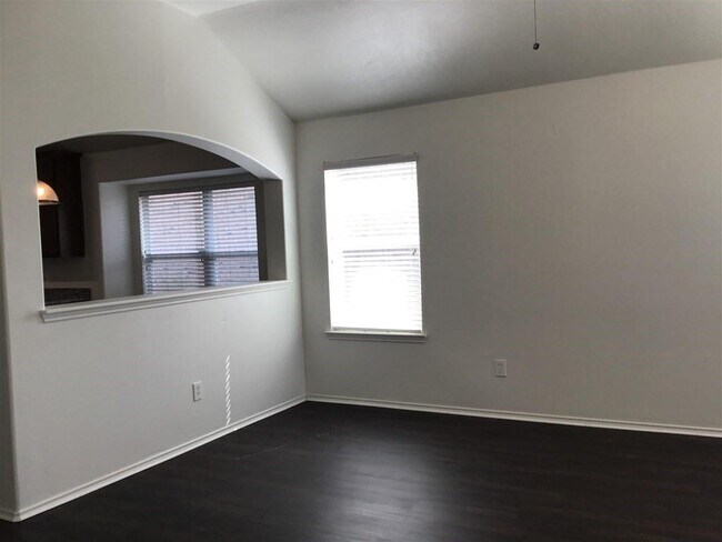 Building Photo - 7702 Summer Dale Dr