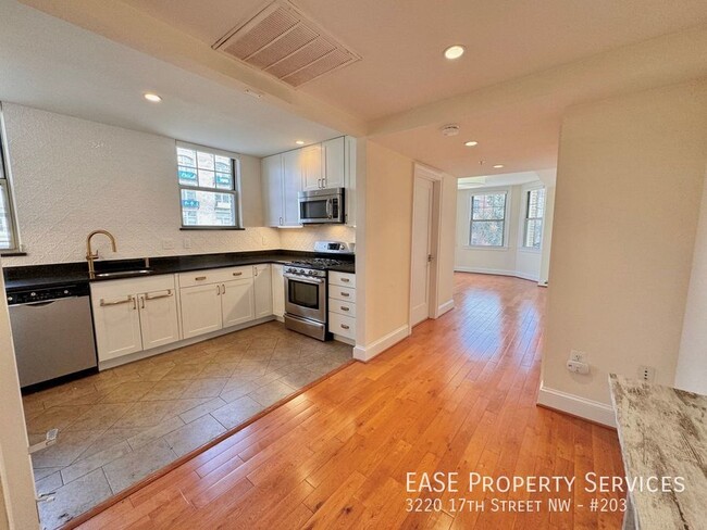 Building Photo - 3220 17th St NW