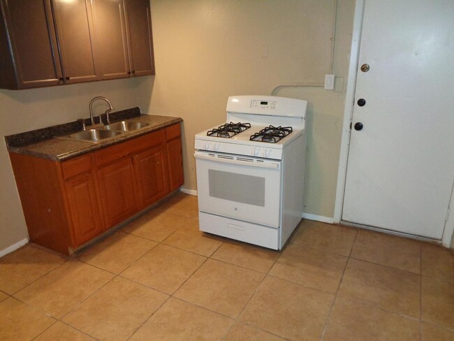 Building Photo - 1309 E Rio Grande Ave