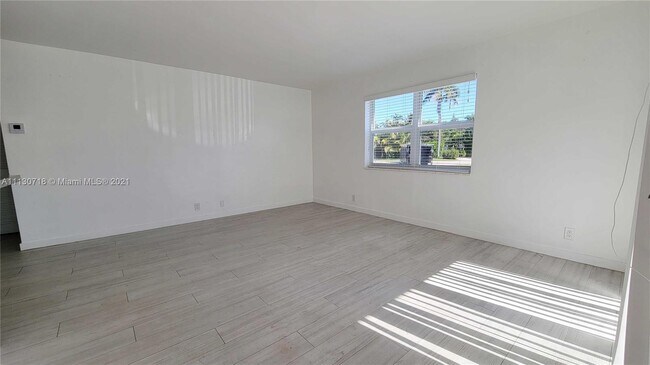 Foto del edificio - 930 N 14th Ct