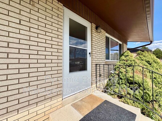Building Photo - 825 E 760 N