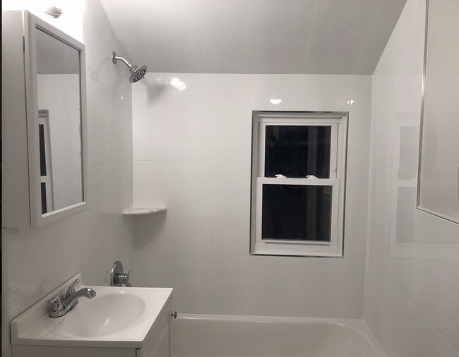 Building Photo - 708 Laurel Pl