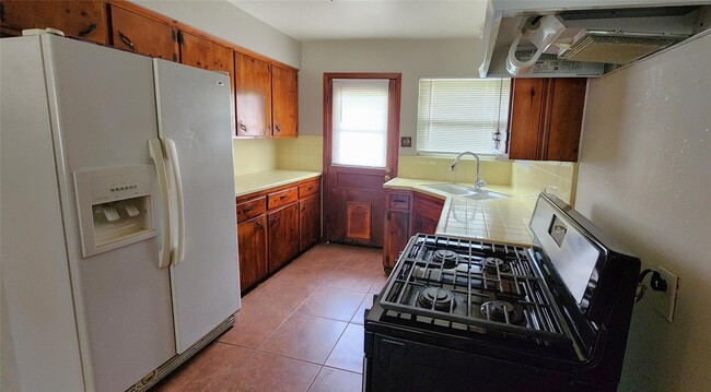 Building Photo - 6923 Cole Creek Dr