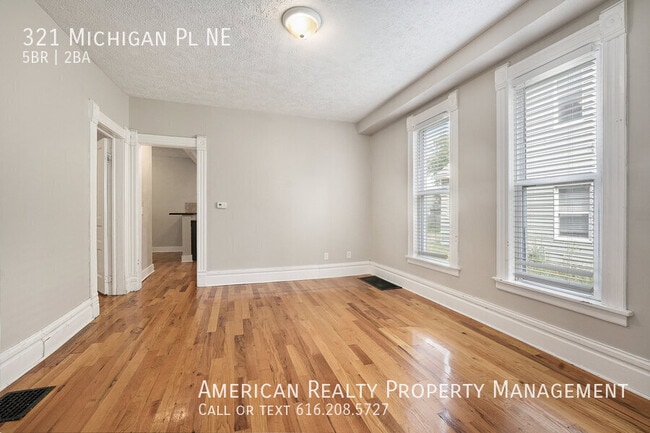 Building Photo - 321 Michigan Pl NE