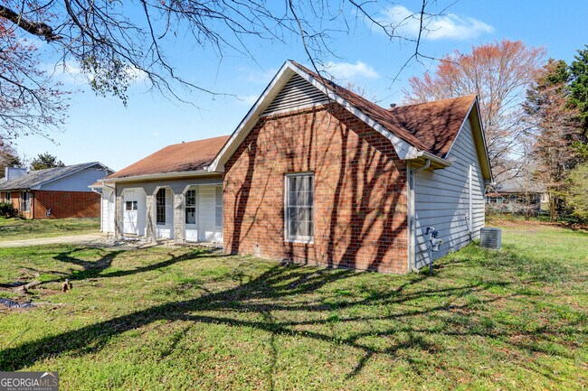 Building Photo - 608 S Jeff Davis Dr