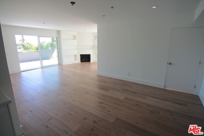 Building Photo - 939 Palm Ave