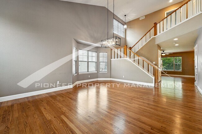 Photo - Stunning Home with Washer/Dryer and Centra...