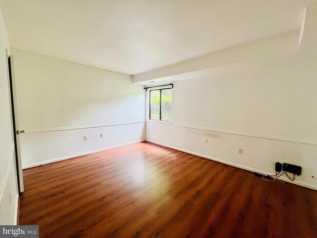Foto del edificio - 10570 Twin Rivers Rd