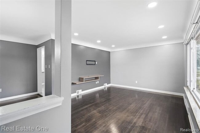 Building Photo - 8528 Norborne Ave