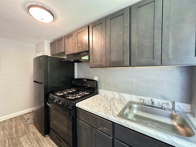 Building Photo - 6770 Blakemore St