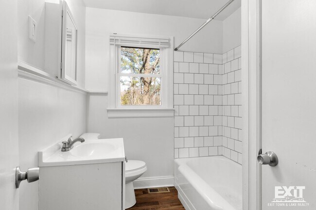 Foto del edificio - Welcome to your 2 bedroom, 1 bath home in South Hill!
