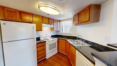 Interior Photo - Regatta Shores