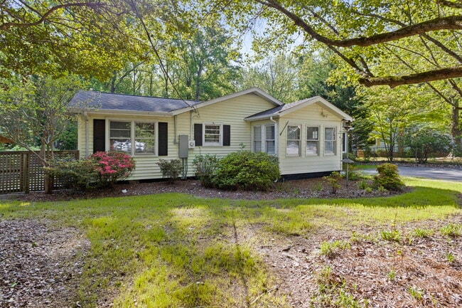 Foto del edificio - 22 Tubbs Mountain Rd