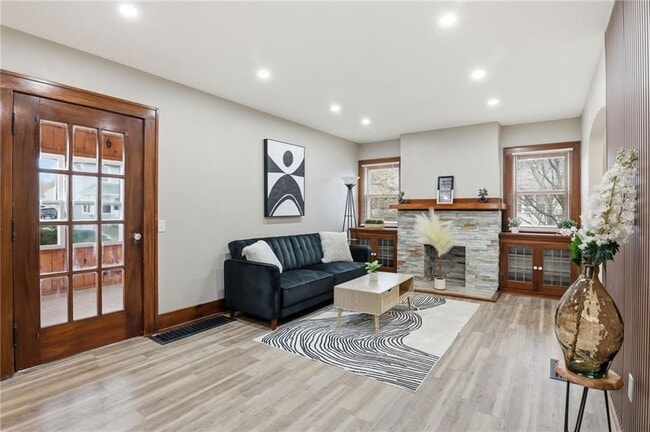 Foto del edificio - 126 Brookridge Dr