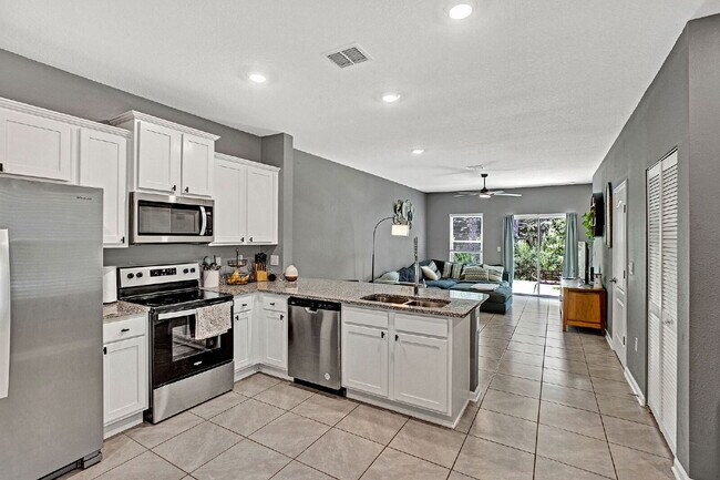 Foto del edificio - 2 bedroom 2.5 townhome in St. Johns for rent.