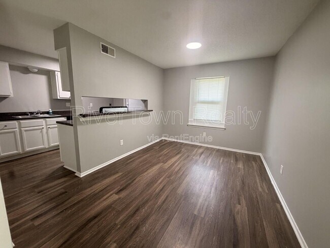 Building Photo - 691 Creekstone Cir