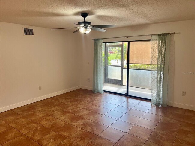 Foto del edificio - 5769 Gardens Dr