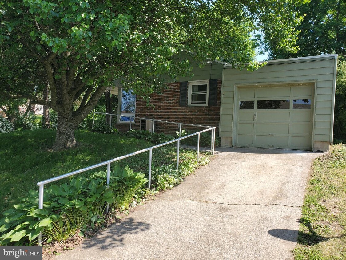 101 Jefferson St, Schuylkill Haven, PA 17972 House for Rent in