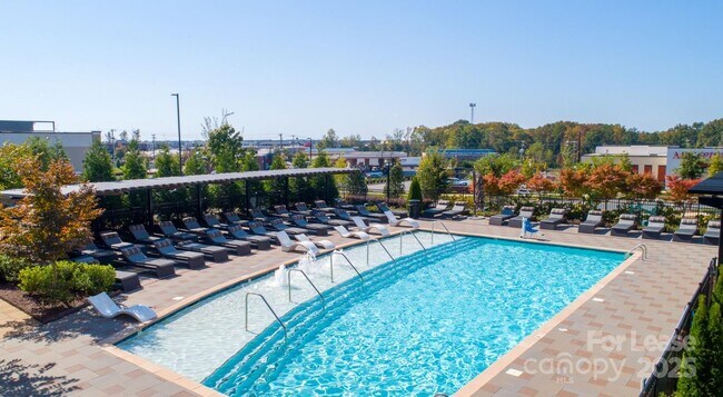 Foto del edificio - 6408 Providence Farm Ln