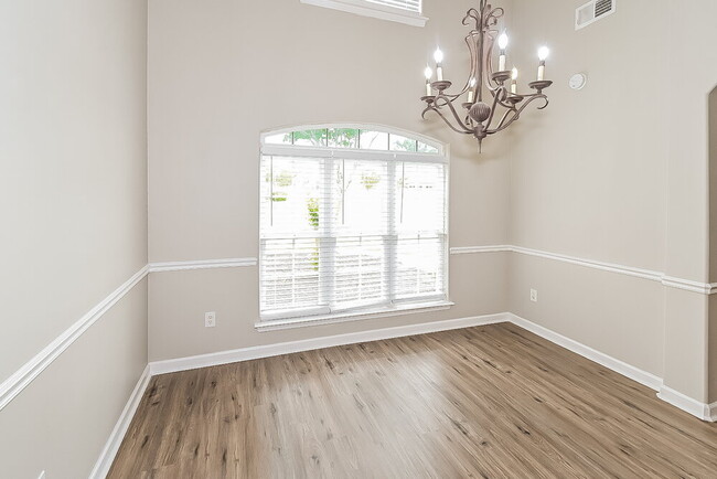 Building Photo - 4934 Rosebrook Cir E