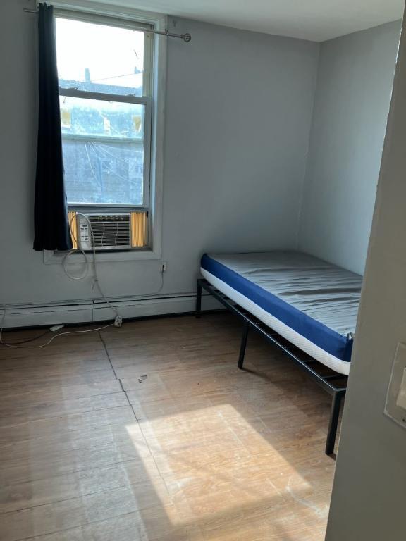 Building Photo - 1372 Zerega Ave