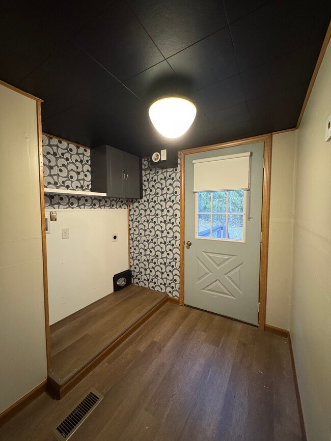 Building Photo - 66090 Wolfs Den Rd