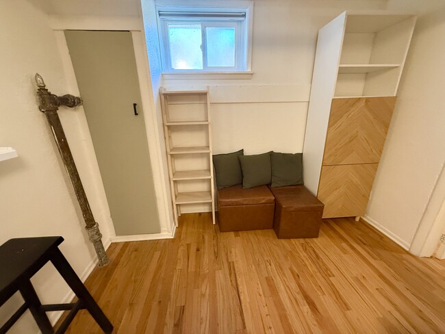 Foto del edificio - 1167 Logan St