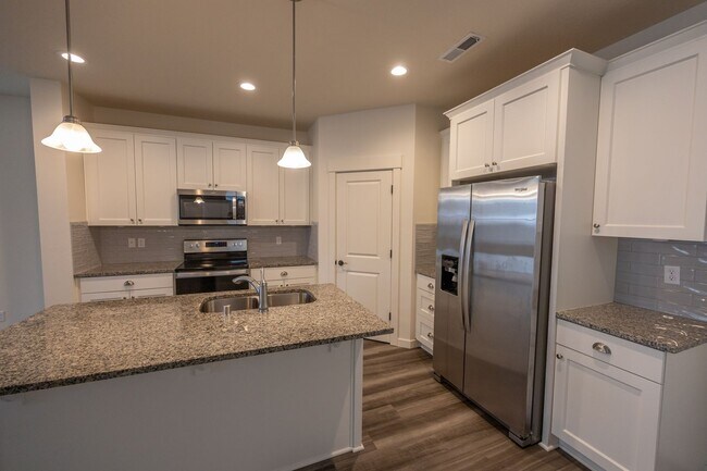 Foto del edificio - Three Bedroom Home in Ridgefield