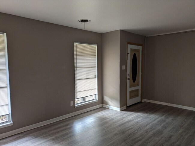 Foto del edificio - 6350 Arrowhead Dr