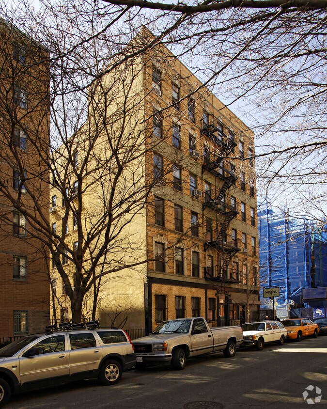 Fotografía del edificio - 304 E 8th St