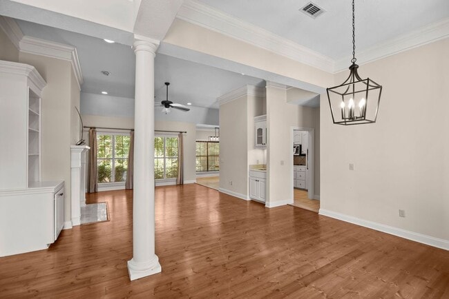 Building Photo - 102 Avery Forest