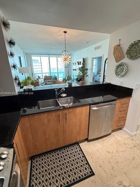 Foto del edificio - 7900 Harbor Island Dr